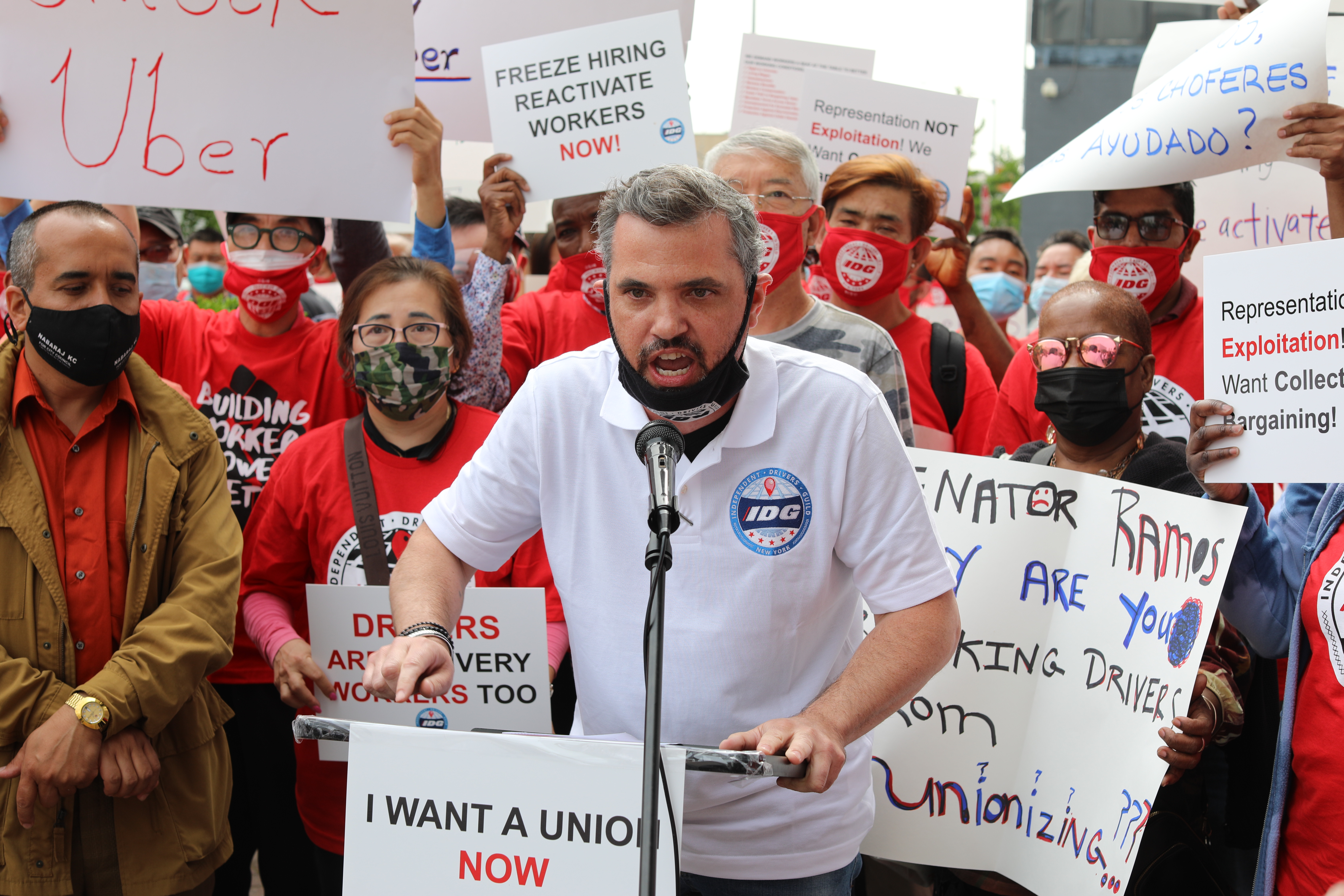 Rideshare drivers gather in New York in hopes of unionizing