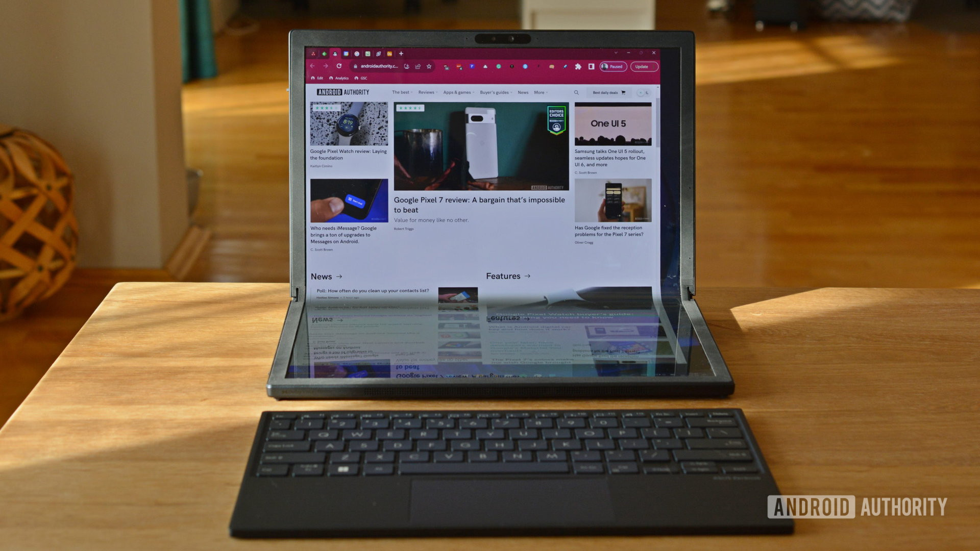 portátil con pantalla plegable asus zenbook 17 fold con teclado 1