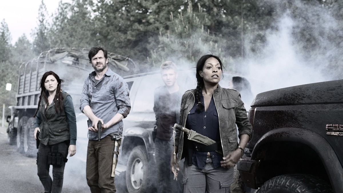 Los humanos cazan zombis en Z Nation - programas como The Walking Dead