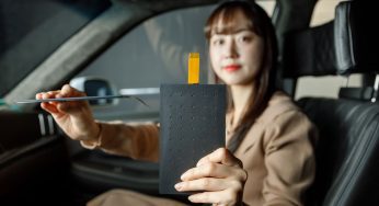 Estos paneles vibrantes de LG Display convierten los tableros y los reposacabezas de los automóviles en altavoces