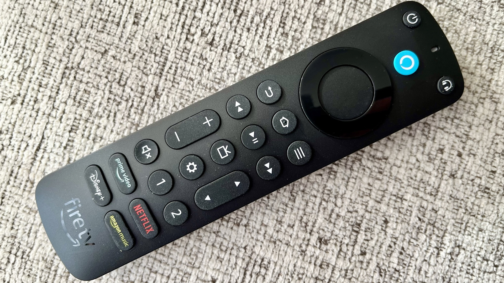 Primer plano de Alexa Voice Remote Pro